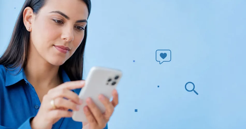 Pessoa usando smartphone para ajustar palavras-chave no Instagram